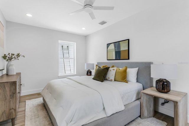 2140 W CHESTNUT STREET, Tampa, FL 33607