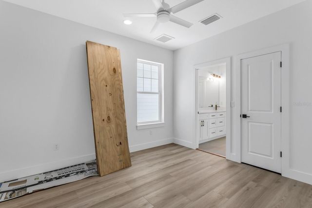 2140 W CHESTNUT STREET, Tampa, FL 33607