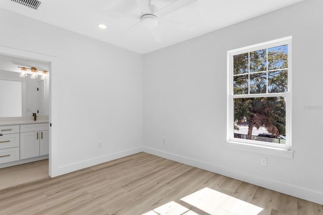 2140 W CHESTNUT STREET, Tampa, FL 33607