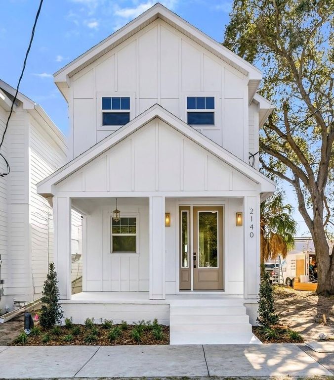 2140 W CHESTNUT STREET, Tampa, FL 33607