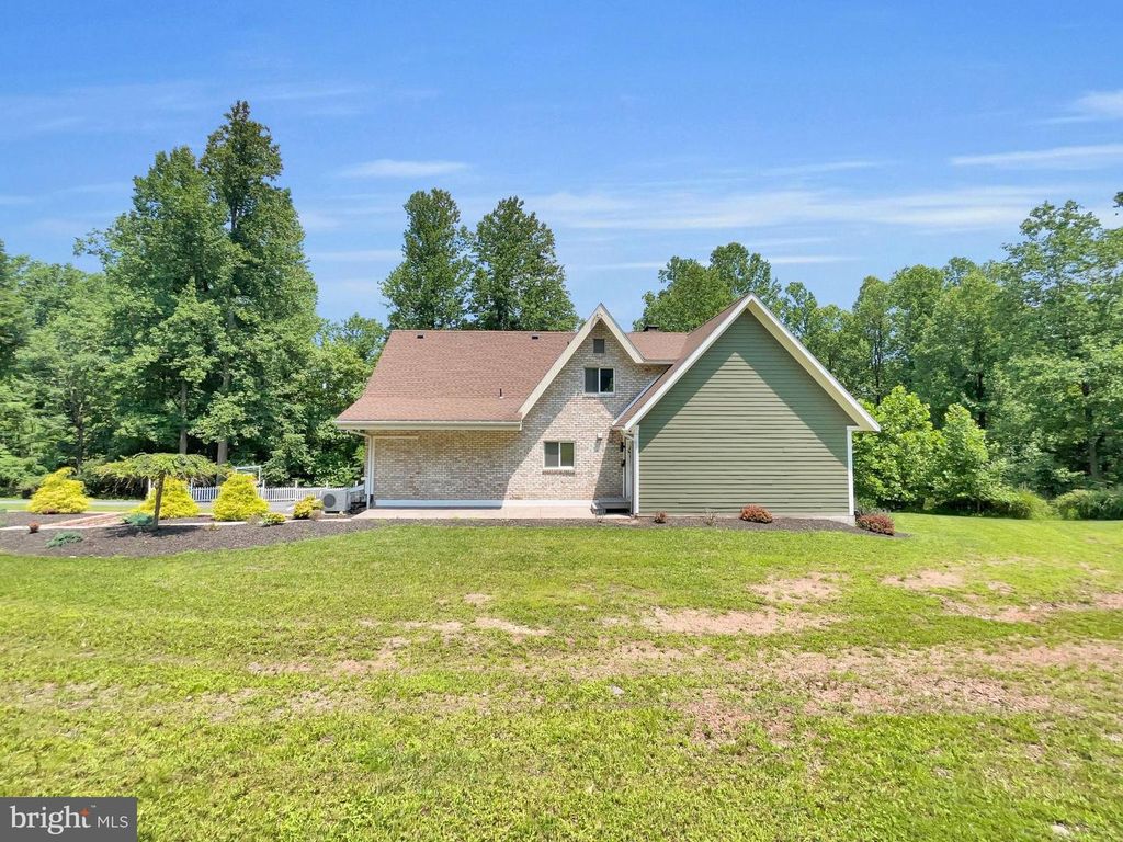 665 FAIRMONT AVE, Mohnton, PA 19540