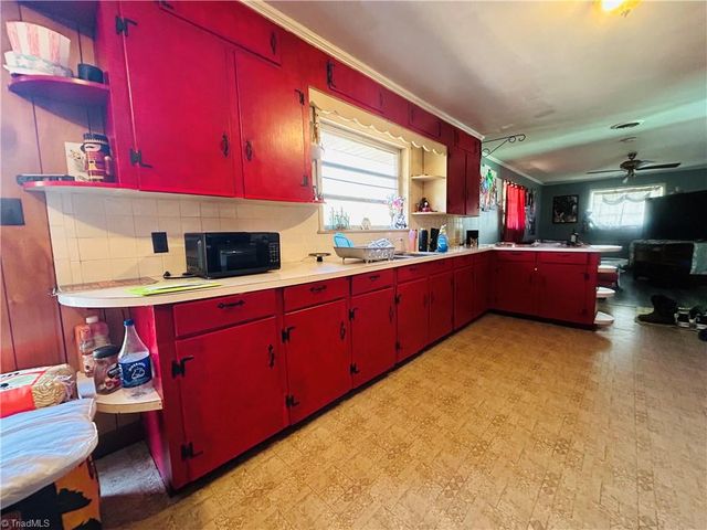 925 S Franklin Road, Mount Airy, NC 27030