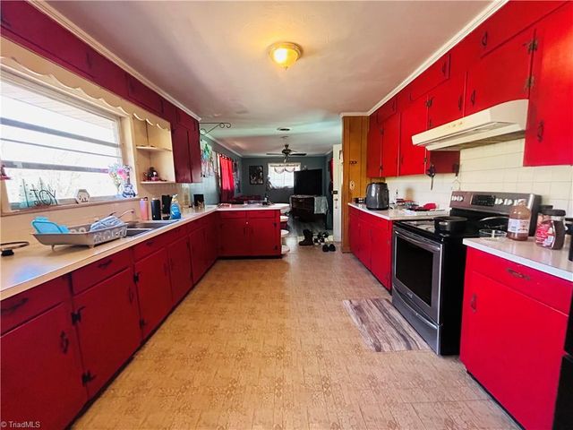 925 S Franklin Road, Mount Airy, NC 27030