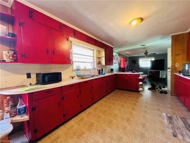 925 S Franklin Road, Mount Airy, NC 27030