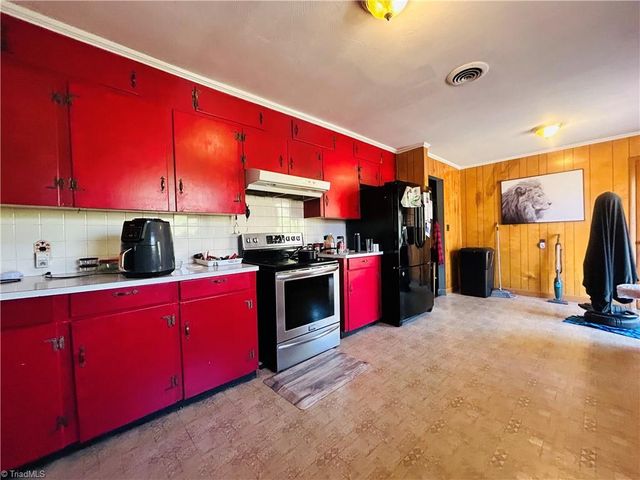 925 S Franklin Road, Mount Airy, NC 27030