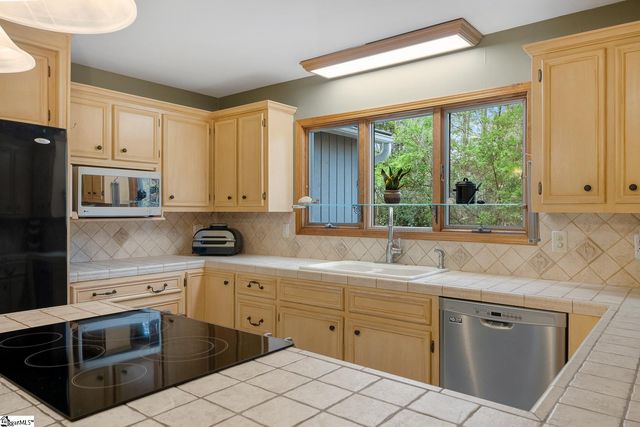 1493 Iroquois Drive, Seneca, SC 29672
