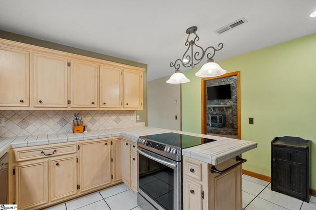 1493 Iroquois Drive, Seneca, SC 29672