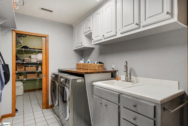 1493 Iroquois Drive, Seneca, SC 29672