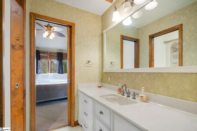 1493 Iroquois Drive, Seneca, SC 29672