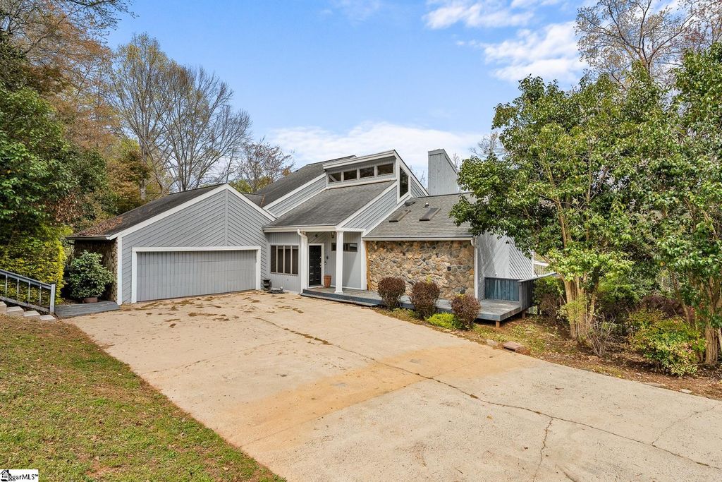 1493 Iroquois Drive, Seneca, SC 29672