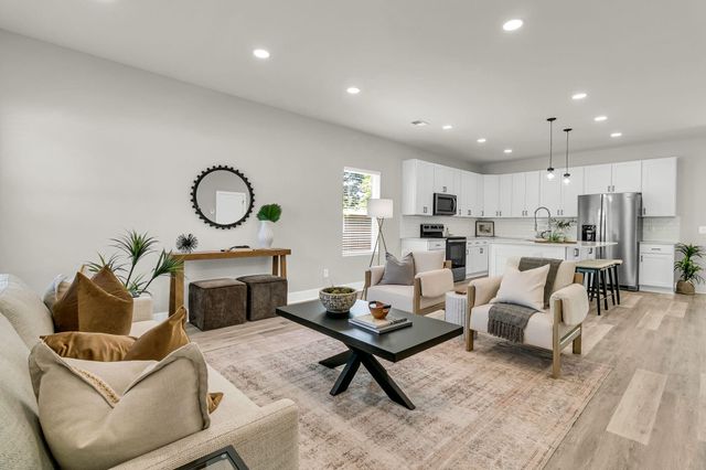 5889 N Rhett Avenue, Hanahan, SC 29410