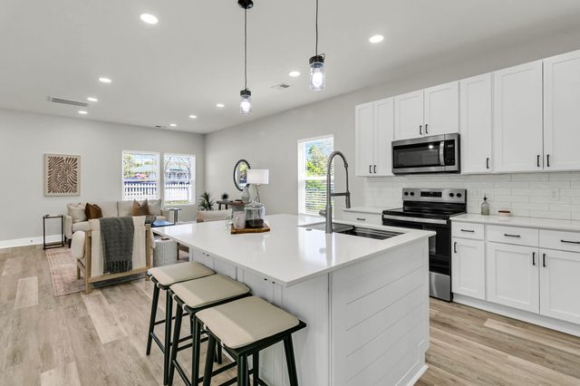 5889 N Rhett Avenue, Hanahan, SC 29410