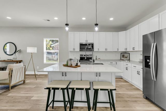 5889 N Rhett Avenue, Hanahan, SC 29410