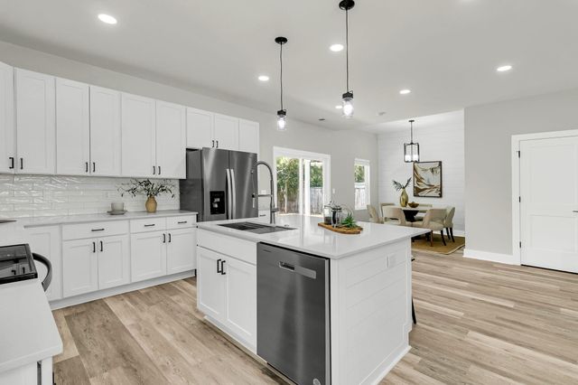 5889 N Rhett Avenue, Hanahan, SC 29410