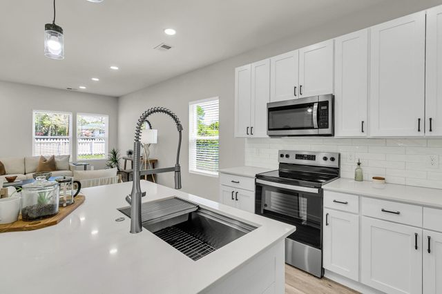 5889 N Rhett Avenue, Hanahan, SC 29410