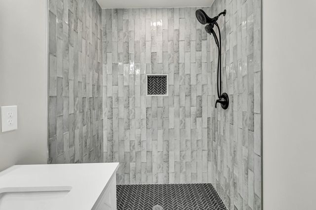 5889 N Rhett Avenue, Hanahan, SC 29410