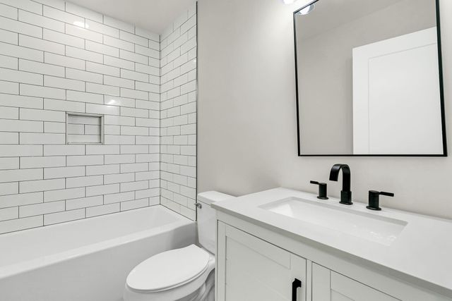 5889 N Rhett Avenue, Hanahan, SC 29410