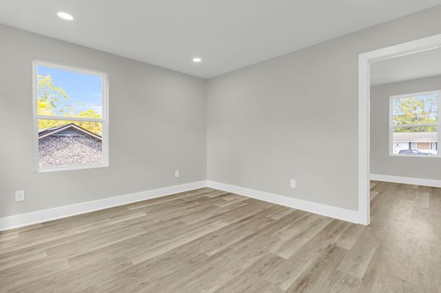 5889 N Rhett Avenue, Hanahan, SC 29410