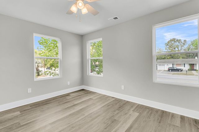 5889 N Rhett Avenue, Hanahan, SC 29410