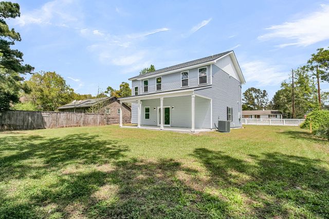 5889 N Rhett Avenue, Hanahan, SC 29410