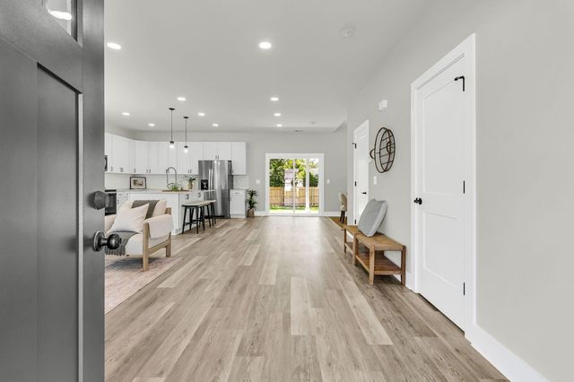 5889 N Rhett Avenue, Hanahan, SC 29410