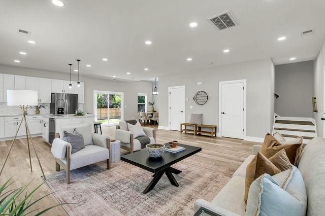 5889 N Rhett Avenue, Hanahan, SC 29410