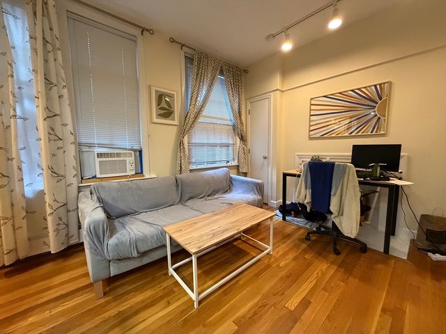 11 S Russell St. 3, Boston, MA 02114