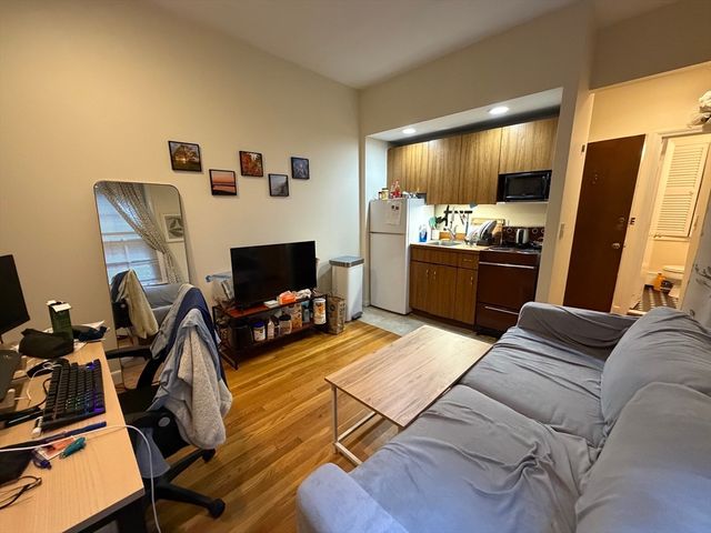 11 S Russell St. 3, Boston, MA 02114