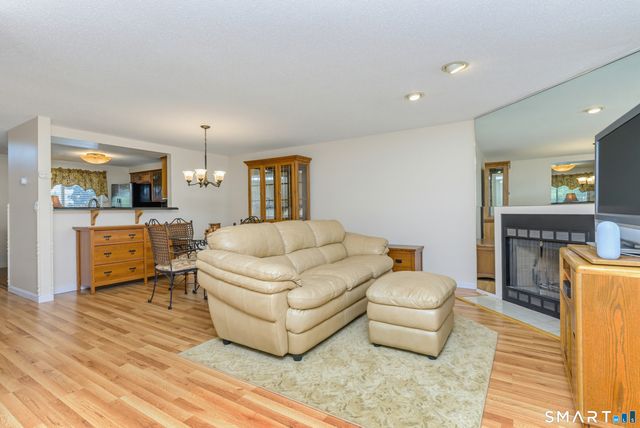 21 Wynwood Drive 21, Cromwell, CT 06416