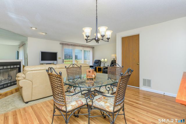 21 Wynwood Drive 21, Cromwell, CT 06416