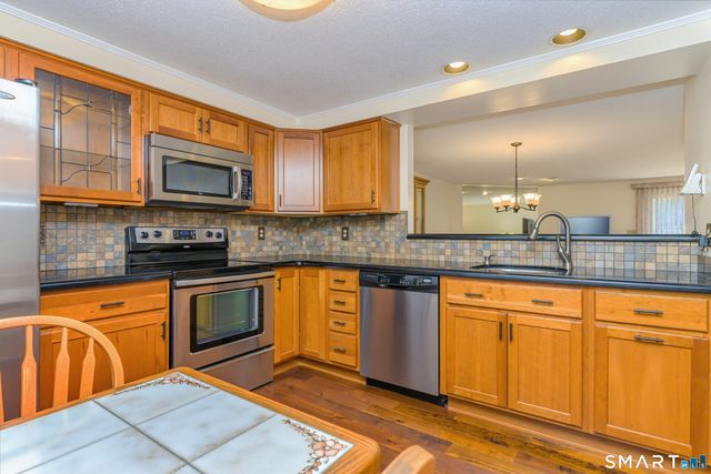 21 Wynwood Drive 21, Cromwell, CT 06416