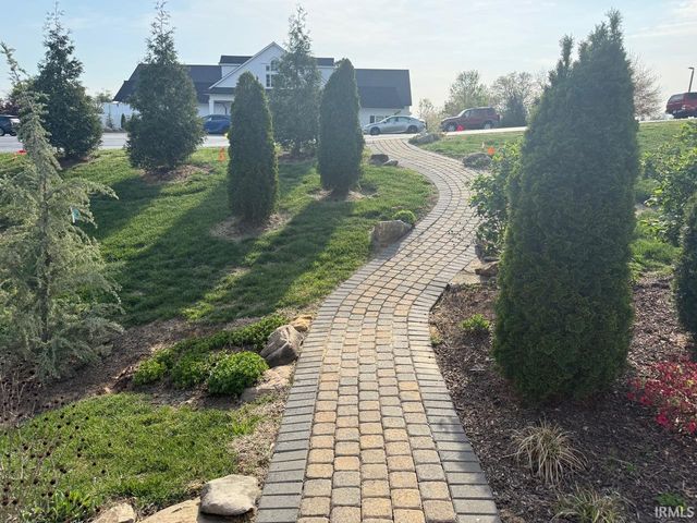 11545 Village Drive, Evansville, IN 47725