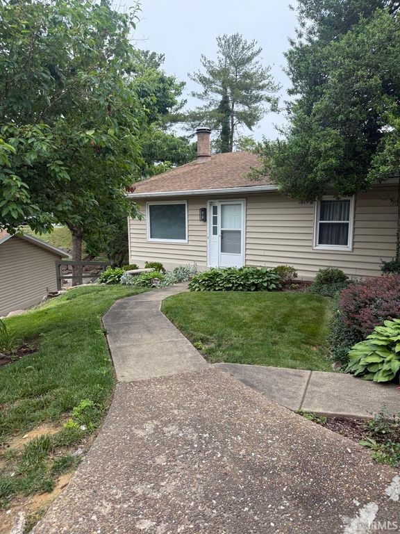 11545 Village Drive, Evansville, IN 47725