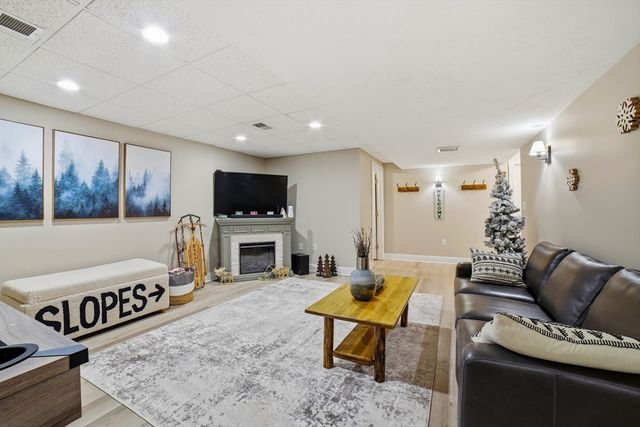 8 Alstead Path, Millbury, MA 01527