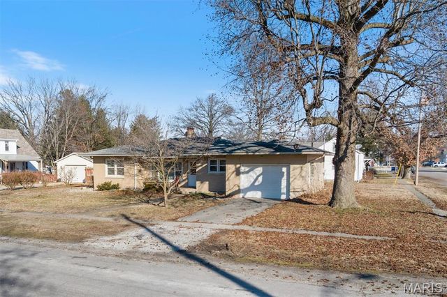 205 W Magnolia Street, Marine, IL 62061