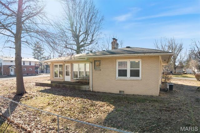 205 W Magnolia Street, Marine, IL 62061