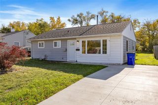 2433 8th Avenue SW, Cedar Rapids, IA 52404