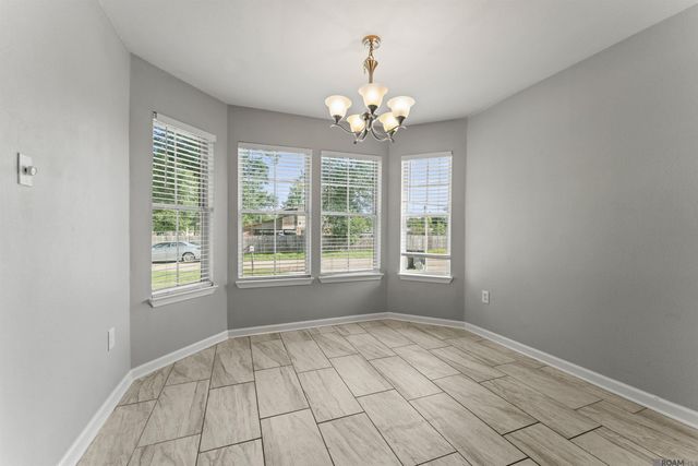 25400 Homestead Dr, Denham Springs, LA 70726