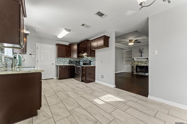 25400 Homestead Dr, Denham Springs, LA 70726