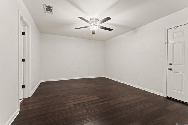 25400 Homestead Dr, Denham Springs, LA 70726