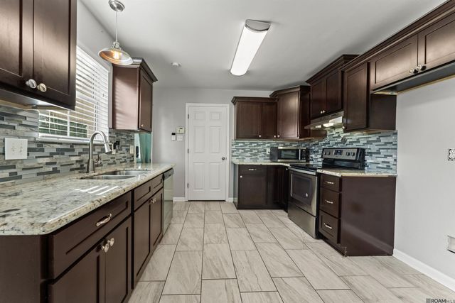 25400 Homestead Dr, Denham Springs, LA 70726