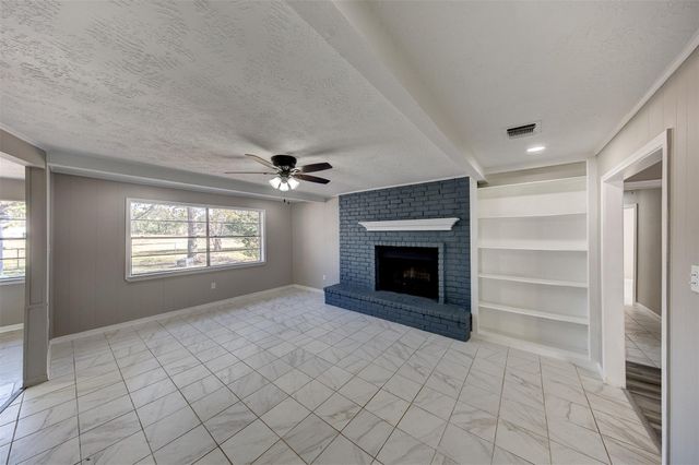 361 Dawn Hill Drive, Friendswood, TX 77546