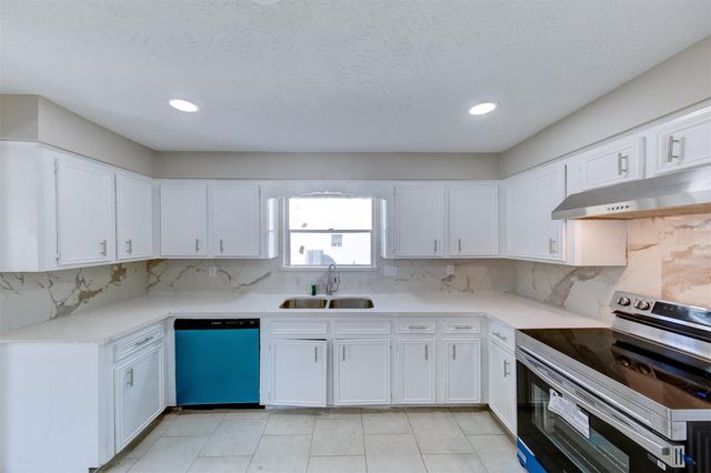 361 Dawn Hill Drive, Friendswood, TX 77546