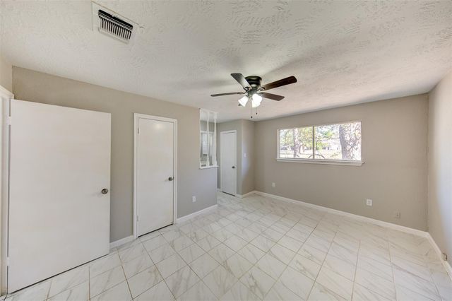 361 Dawn Hill Drive, Friendswood, TX 77546