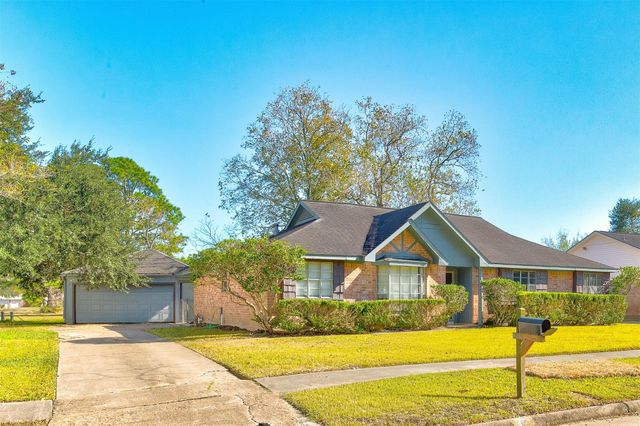 361 Dawn Hill Drive, Friendswood, TX 77546