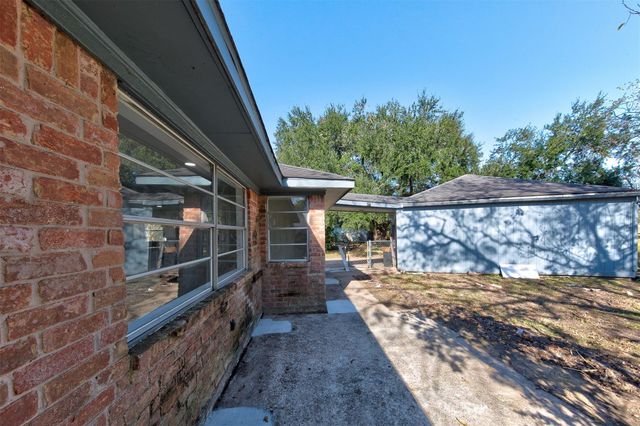 361 Dawn Hill Drive, Friendswood, TX 77546