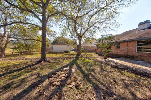 361 Dawn Hill Drive, Friendswood, TX 77546