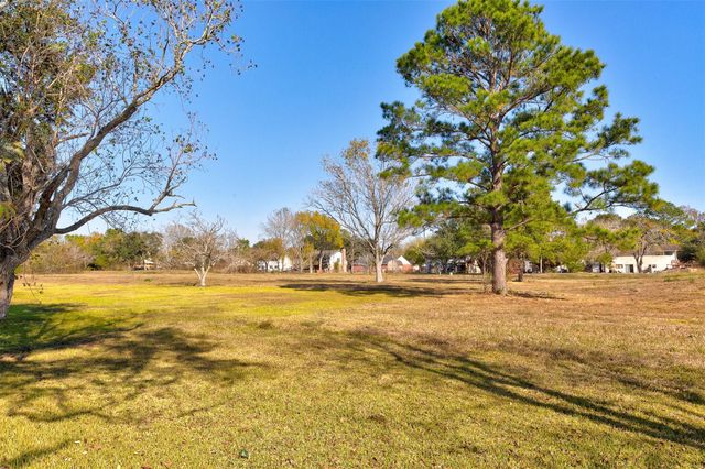 361 Dawn Hill Drive, Friendswood, TX 77546