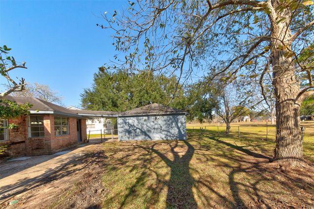361 Dawn Hill Drive, Friendswood, TX 77546