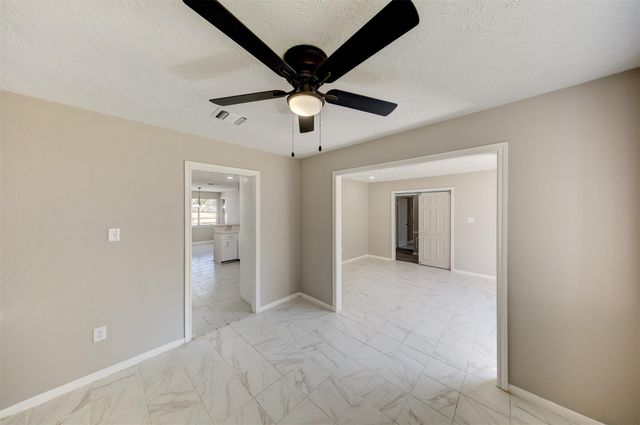 361 Dawn Hill Drive, Friendswood, TX 77546